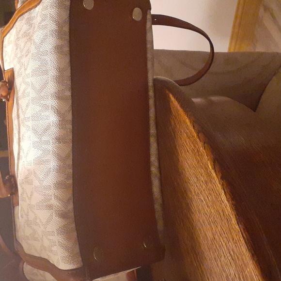 MICHAEL KORS LARGE SATCHEL CROSSBODY STRAP SIGNATURE - Picture 4 of 10